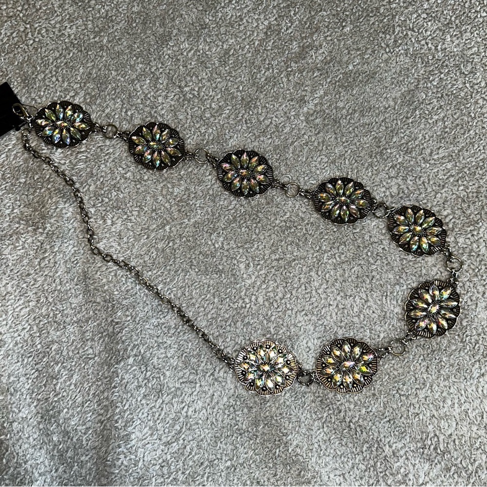 Forever 21 Silver Vintage-Inspired Belt